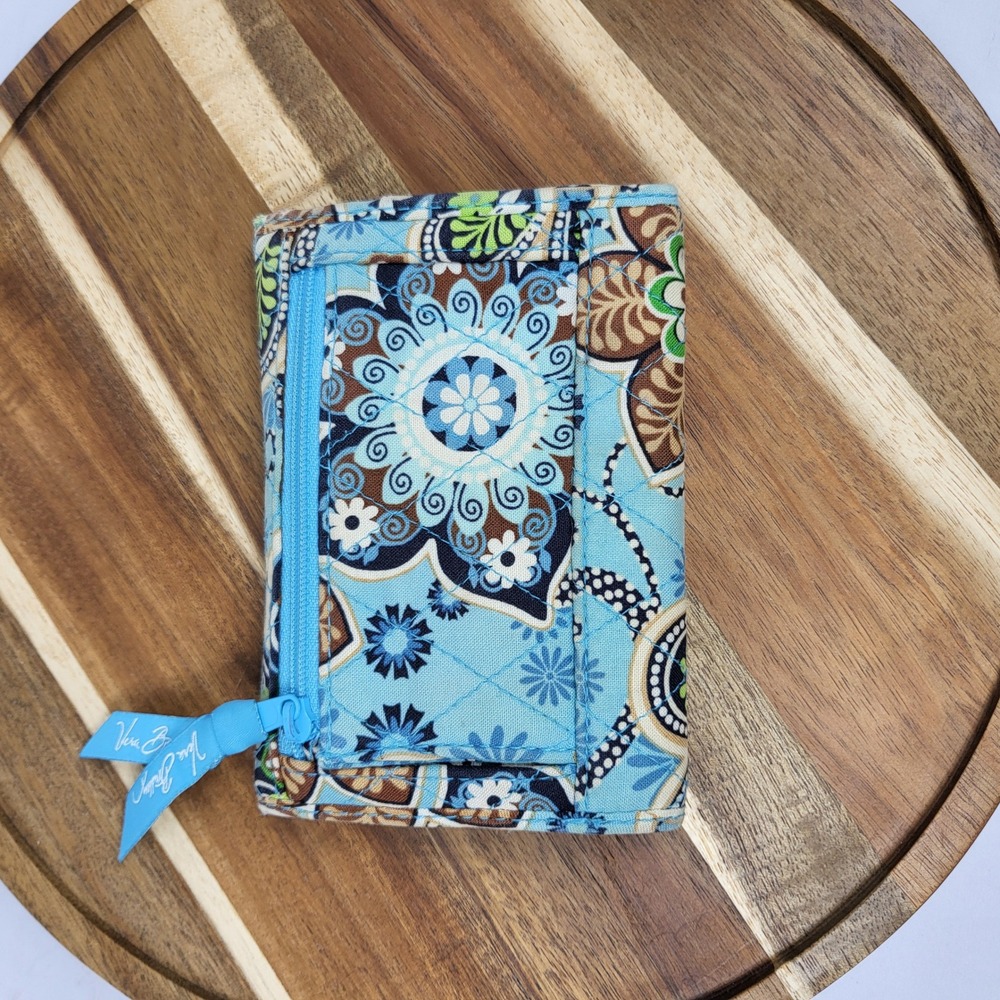 Vera Bradley Trifold Wallet Women OS Blue Floral Excellent Quilted Mandala